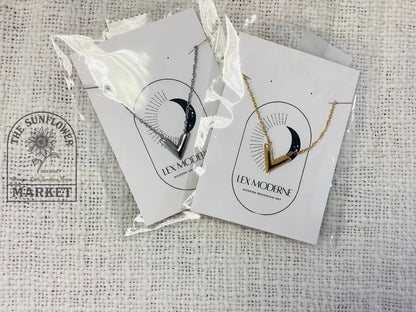 Necklace - SS V necklace